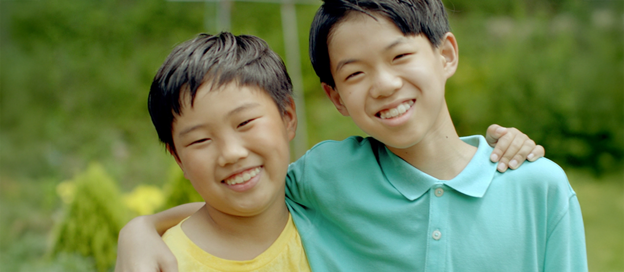 건강하게 웃는 성장기 어린이