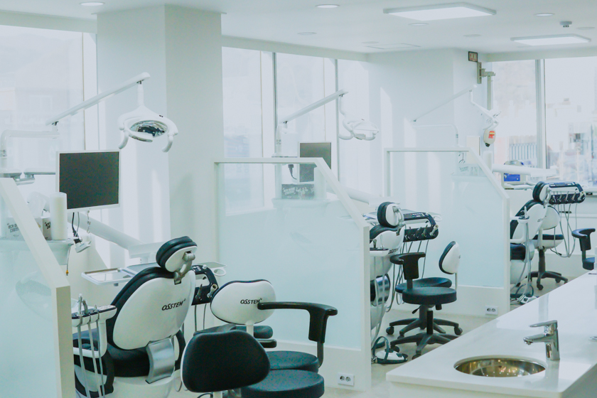 인비스치과 진료실 1